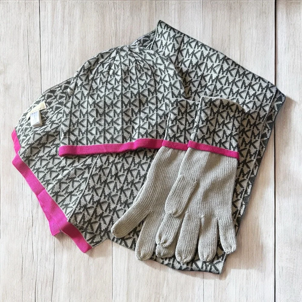 🩷🆕🩷MK Scarf, Beanie & Glove Set W/Out Tags NEW Never Used